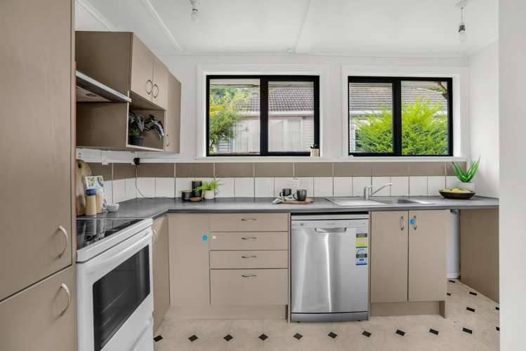 6 Boyd Grove Naenae_7