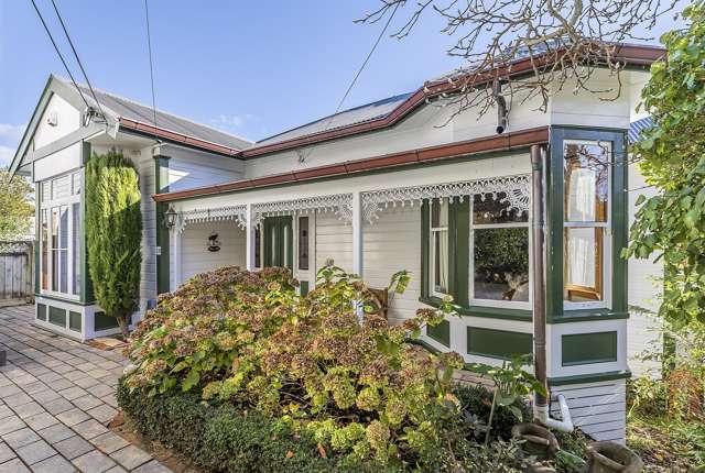 Spacious, large family Villa in Wadestown