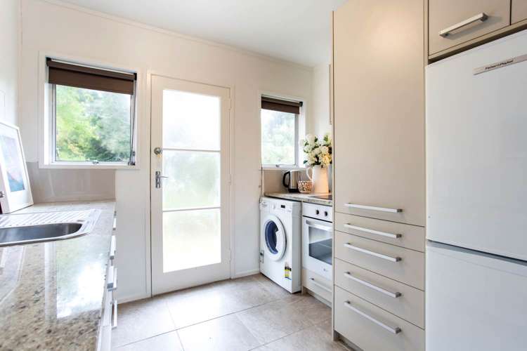 2/20 Hinau Street New Lynn_3