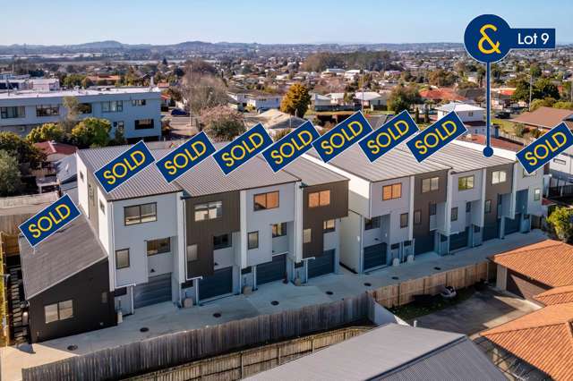 Lucky last, brand new 3 bedroom townhouse