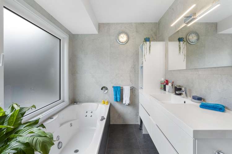 2/1 Clearwater Cove West Harbour_16