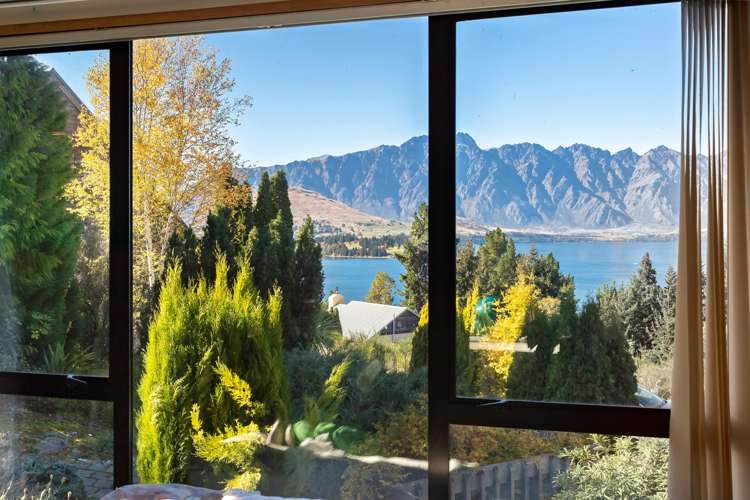 6 Thorn Crescent Fernhill/Sunshine Bay_5