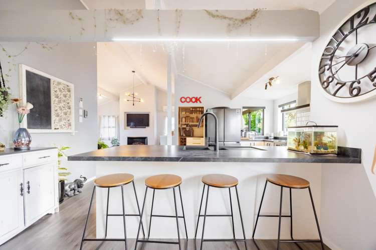 402 Park Road South_5