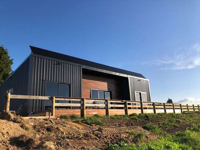 Luxury New Off-Grid Rural Retreat-20 mins to Town