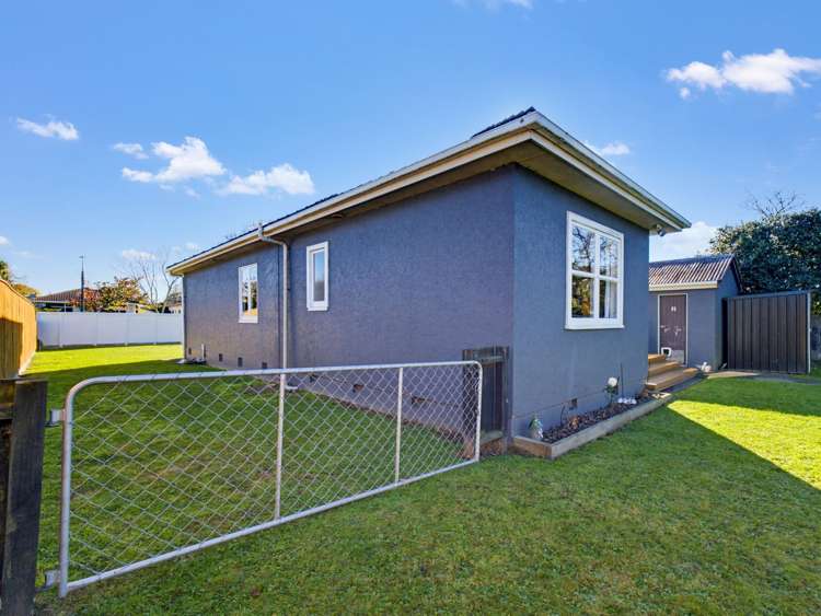 81 Guy Ave Takaro_26