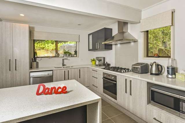 79 Oaktree Avenue Browns Bay_4