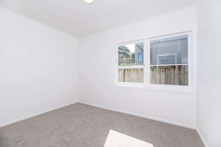 26 Quona Avenue Mount Roskill_13