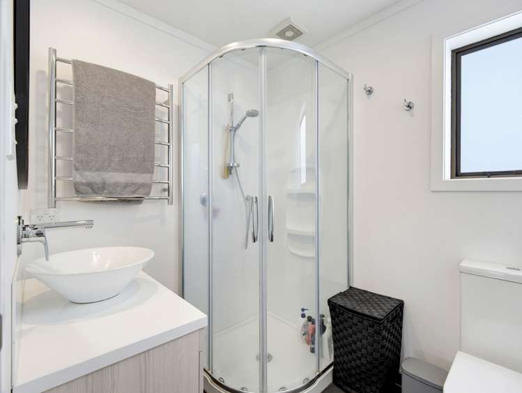 8B Eastwood Rise Browns Bay_18