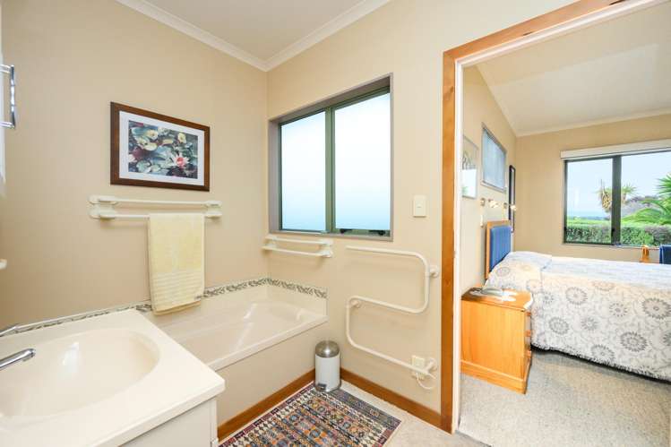 7 Logan Grove Feilding_6