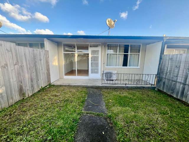 Charming 1 Bedroom + Study Retreat in a Peacef...