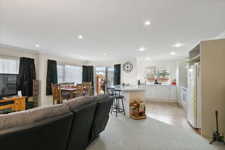 1 Woodland Grove Wainuiomata_7