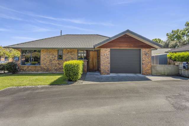 Low maintenance and seriously selling!