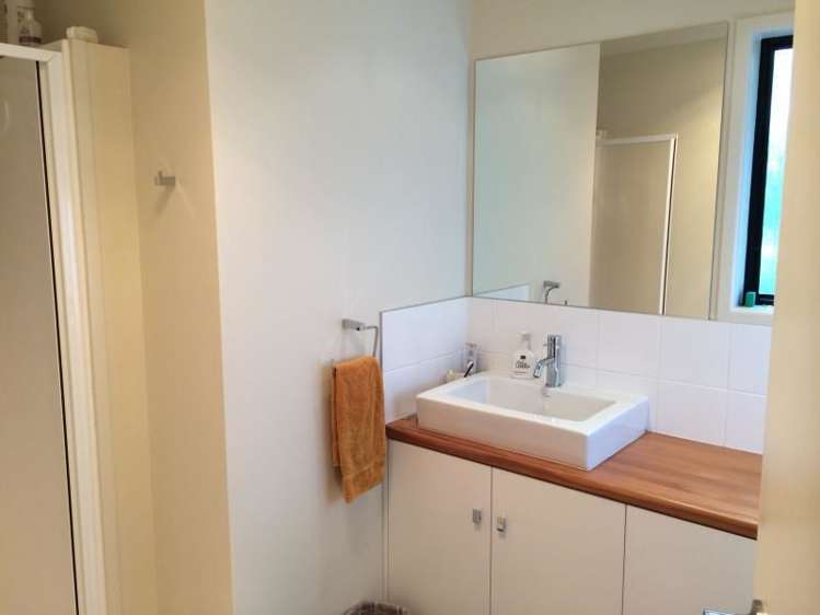 2/67 Dignan Street Point Chevalier_7