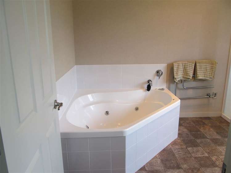 1018b Camerons Line Feilding_16