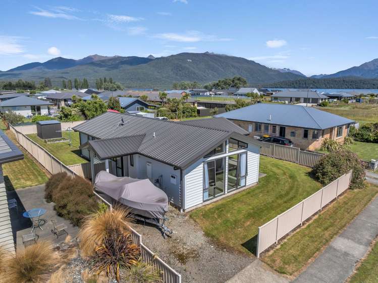 105 Howden Street Te Anau_20