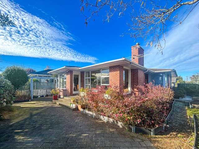 3 Bedroom Home In A Very Desirable Neighbourhood