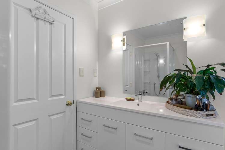 16A Crispe Road Clarks Beach_15