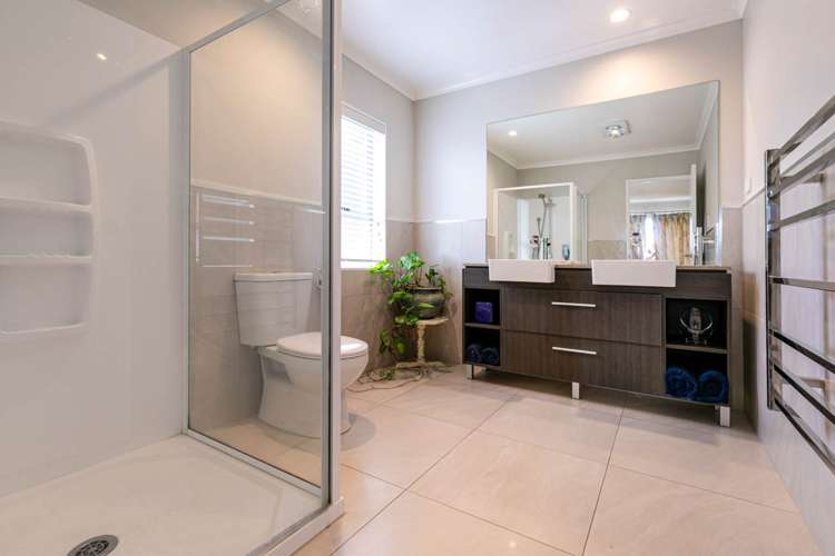 39 Mackay Drive Greenhithe_14