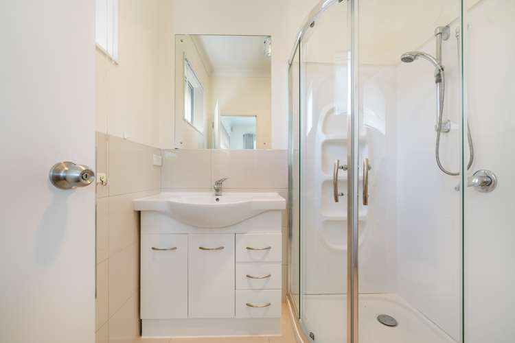 18 Askerne Drive Flat Bush_7