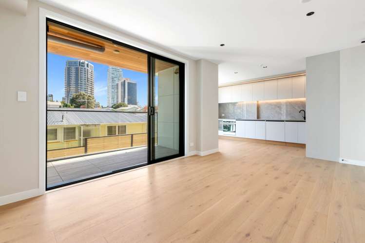 2/12 Burns Avenue Takapuna_2