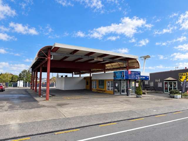 Whole building on State Highway 1 and 3