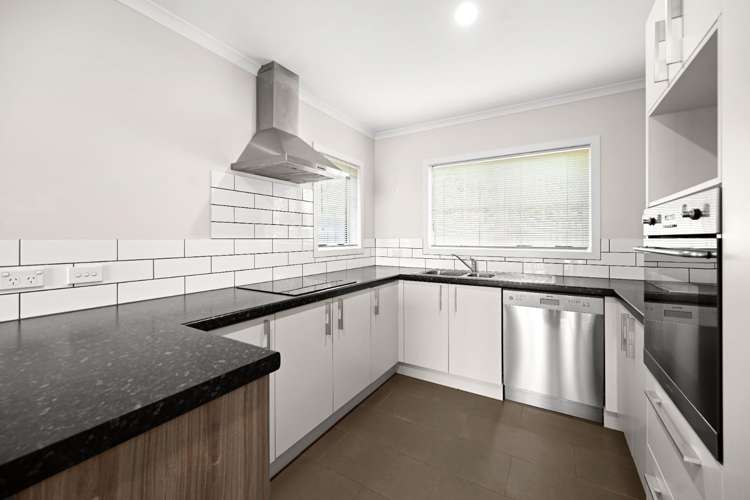 74 Queens Avenue 1067_3