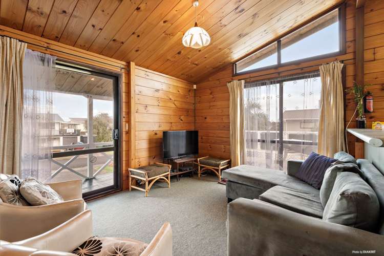 2 Keven Road Clarks Beach_5