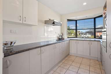 1/2 Mayfair Close_2