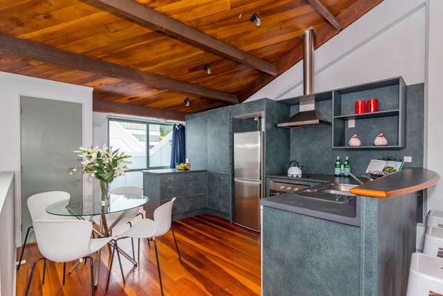 8/220 Thorndon Quay Pipitea_2