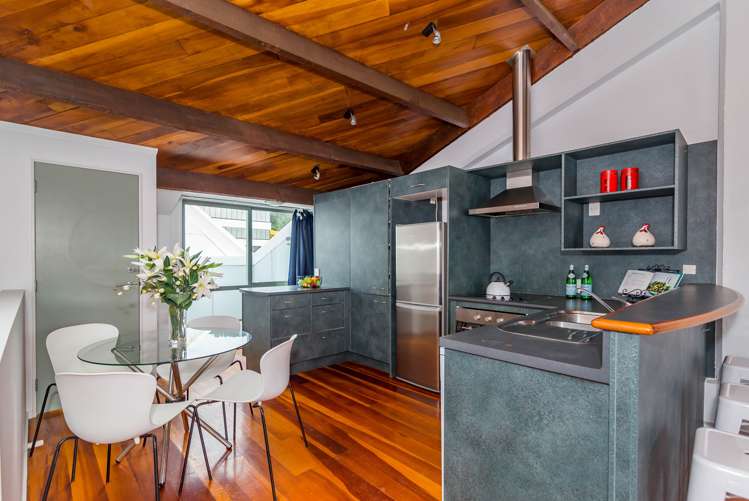 8/220 Thorndon Quay Pipitea_2