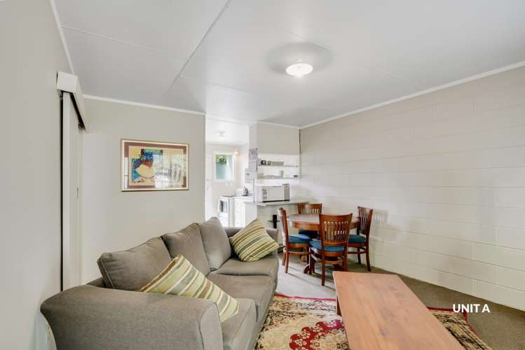 22A & B Barrie Crescent_5