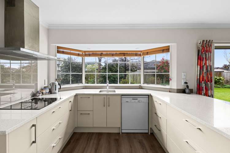 70 Whiting Crescent Greenmeadows_11