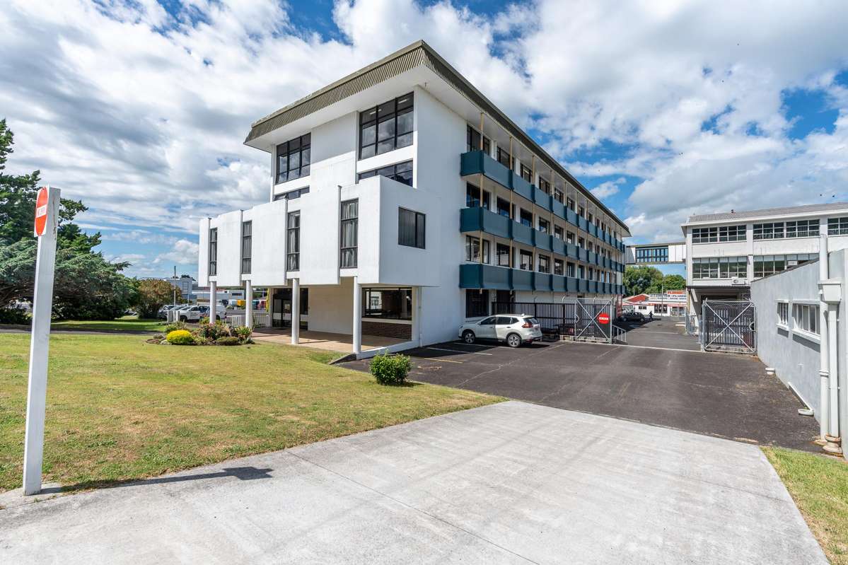 24 Lawrence Avenue_3