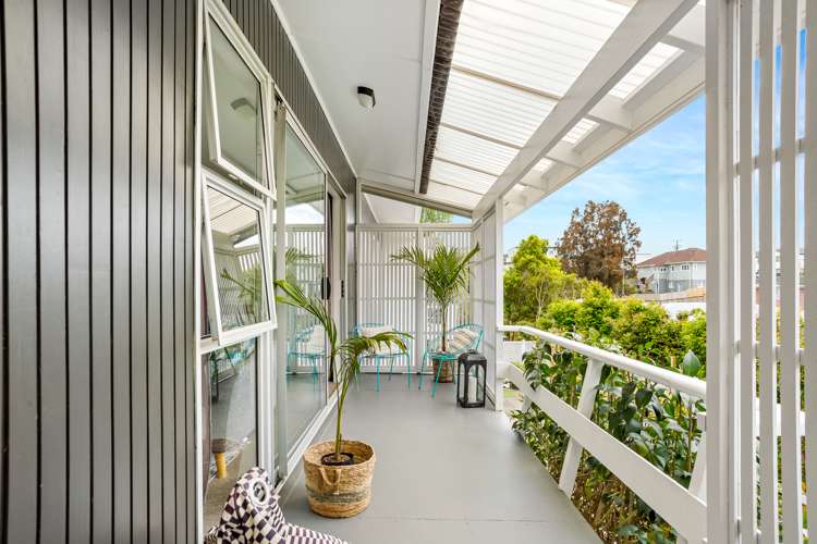 1/1 Armstrong Place New Lynn_13