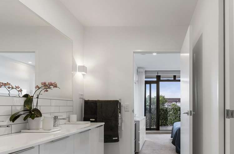 1B/38 James Cook Crescent_4