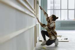 ‘We’ll stay another 10 years’: Kiwis borrowing up to $600k to renovate homes they can’t afford to sell