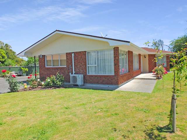 Sunny home plus huge studio/rumpus room