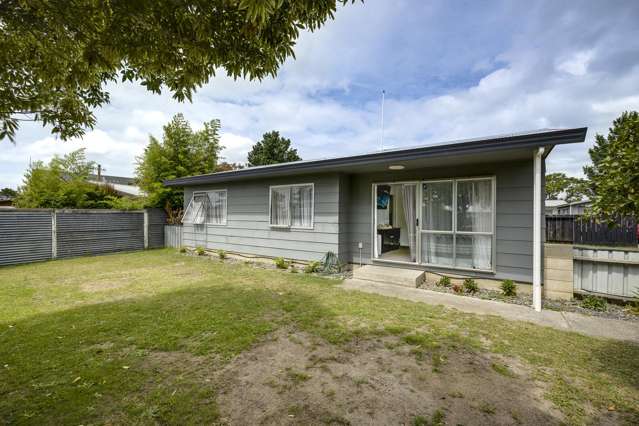 Fantastic Flaxmere Home