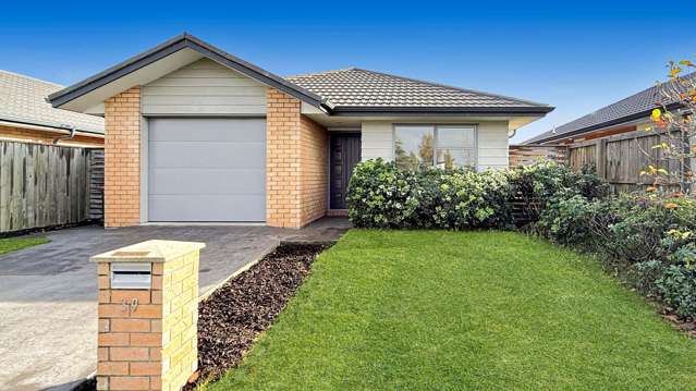 ROLLESTON - THREE BEDROOM HOME, HEAT PUMP, SINGLE GARAGE