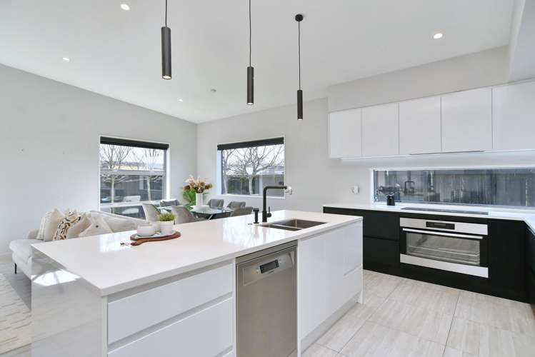 13 Picadilly Avenue Casebrook_1