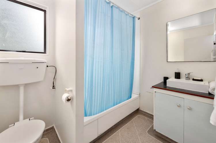 18c Basley Road Owhata_11