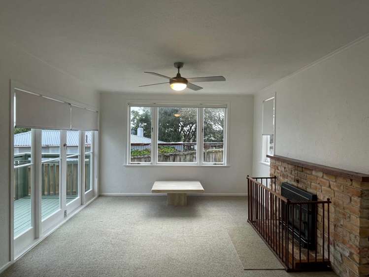 53 Amberley Avenue Te Atatu South_8