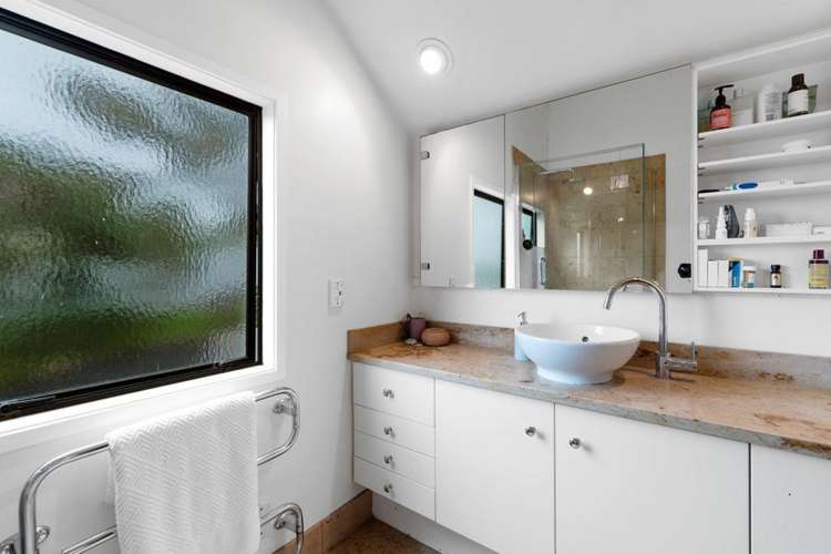 1/18 The Esplanade Castor Bay_11