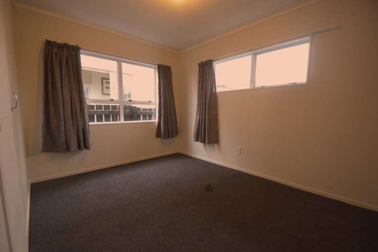 2/221 Buckland Road Mangere East_3