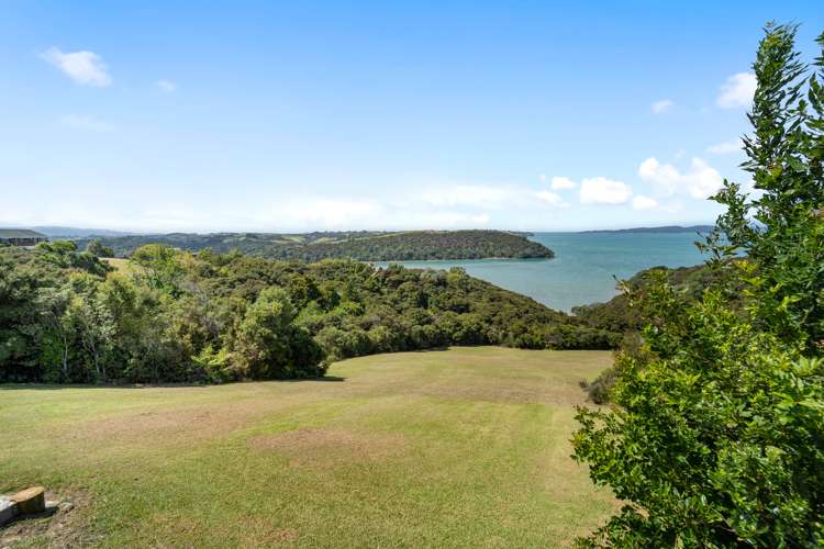 8 Kotare Place Sandspit_18