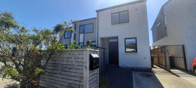 Charming 2BR Townhouse in Waiwhetu