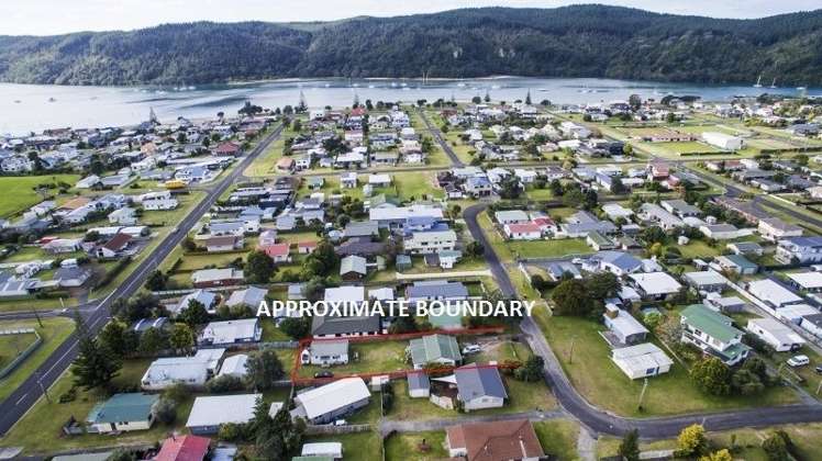 205 The Square Whangamata_10