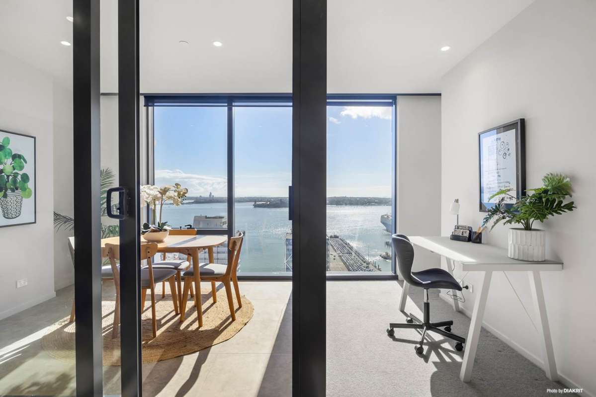 2202/10 Commerce Street_3