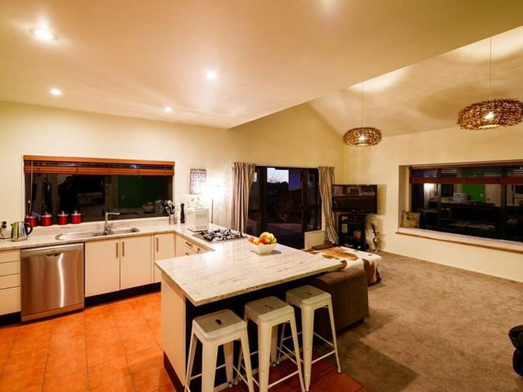 92 Pacific Drive Fitzherbert_5