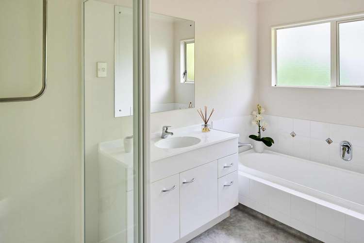 98 Samwell Drive Whitby_14